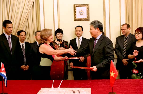 Minister Ha Hung Cuong concluded his working visit to Cuba