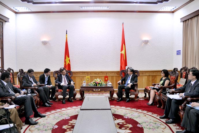 Minister Ha Hung Cuong warm welcome to Foreign Affairs Minister of Sri Lanka