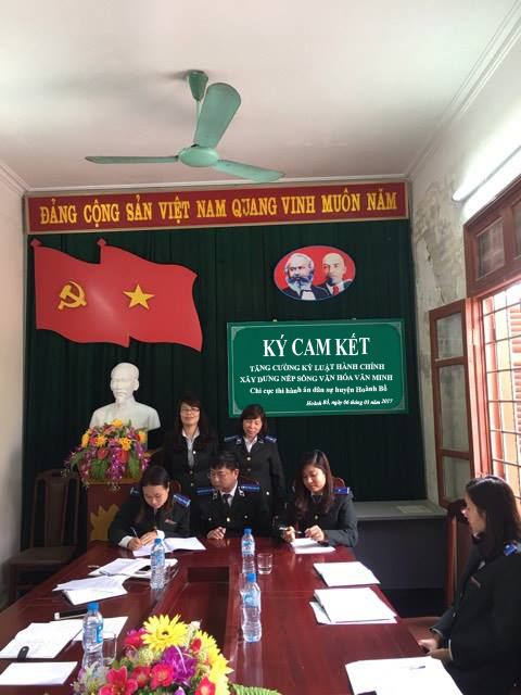 Chi cục Thi hành án dân sự huyện Hoành Bồ tổ chức ký cam kết tăng cường kỷ luật, kỷ cương hành chính; xây dựng nếp sống văn hóa, văn minh