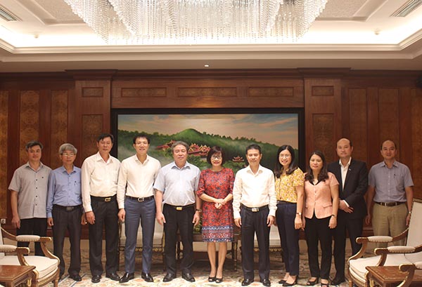 Lớp bồi dưỡng lãnh đạo, quản lý cấp Vụ và tương đương đi thực tế tại UBND tỉnh Vĩnh Phúc