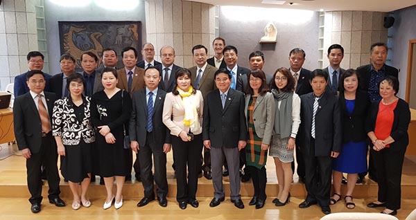 Thực tế tại Tòa án kiểm toán Vùng đảo nước Pháp và Phòng Thương mại quốc tế tại Paris