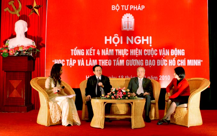 Gặp mặt cá nhân điển hình tiên tiến trong cuộc vận động 1