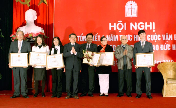 Trao tặng bằng khen_ảnh 4