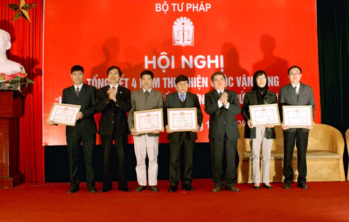 Trao tặng bằng khen_ảnh 3