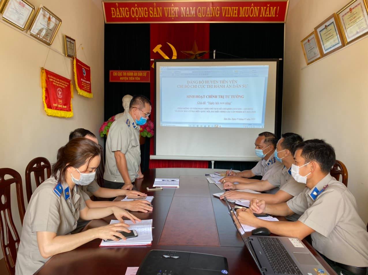 CHI BỘ CHI CỤC THI HÀNH ÁN DÂN SỰ HUYỆN TIÊN YÊN SINH HOẠT CHÍNH TRỊ TƯ TƯỞNG "NGÀY HỘI NON SÔNG"