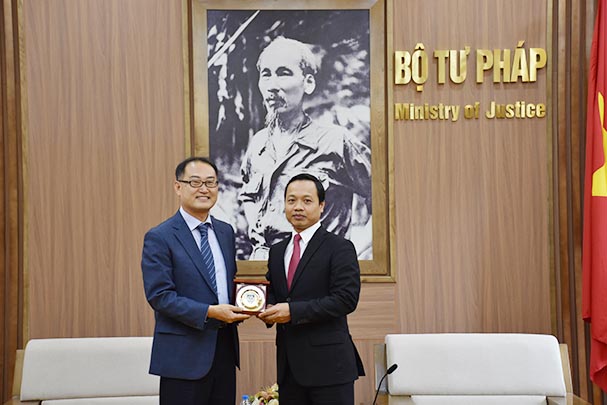 Thứ trưởng Trần Tiến Dũng đã tiếp Giáo sư Đại học Kyushu, Nhật bản