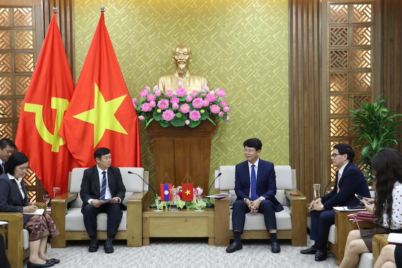 Thứ trưởng Nguyễn Thanh Tịnh tiếp Đoàn công tác của Bộ Tư pháp Lào