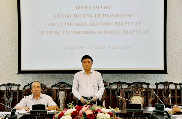 Minister Le Thanh Long held a working session with the Department of Legal Dissemination and Education