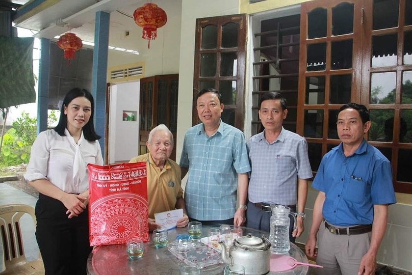 Hà Tĩnh: Hơn 1,2 tỷ đồng tặng quà thân nhân liệt sỹ, chiến sỹ Điện Biên