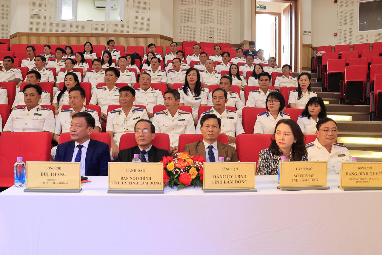 Lãnh đạo Tỉnh uỷ, các sở, ban, ngành tỉnh Lâm Đồng tại buổi lễ.