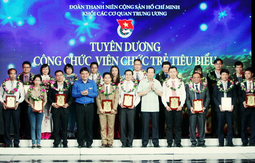 Đoàn viên Đoàn Thanh niên Bộ Tư pháp vinh dự được tuyên dương tại Lễ tuyên dương công chức, viên chức trẻ tiêu biểu Khối các cơ quan Trung ương