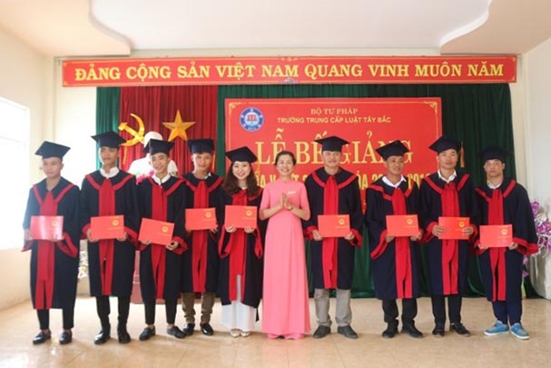 Trường Trung cấp Luật Tây Bắc tổ chức Lễ Bế giảng đợt 2 năm học 2018-2019