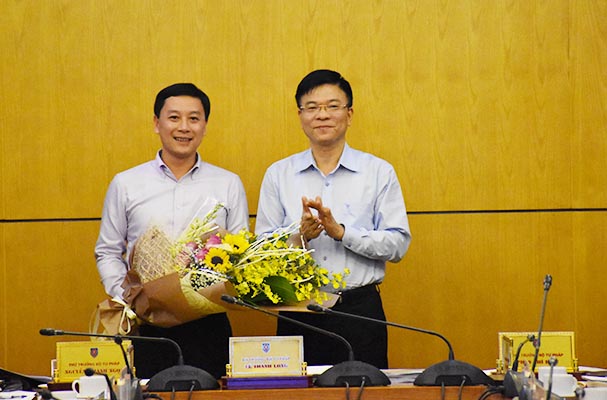 Trao quyết định bổ nhiệm lãnh đạo Cục Kế hoạch - Tài chính