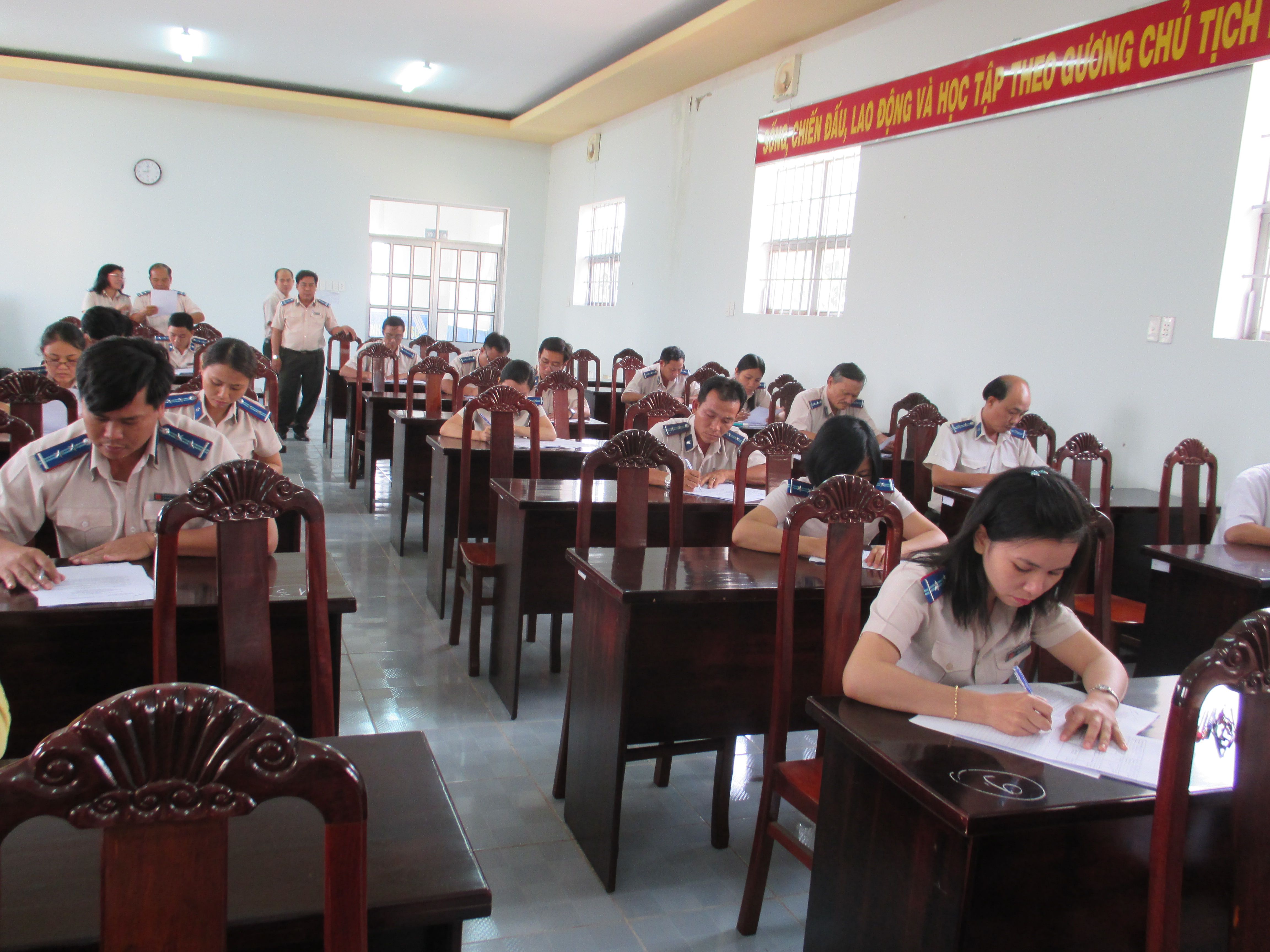 Ông Lê Văn Tiễn, Cục trưởng phát biểu khai mạc Hội thi CHV giỏi lần thứ nhất