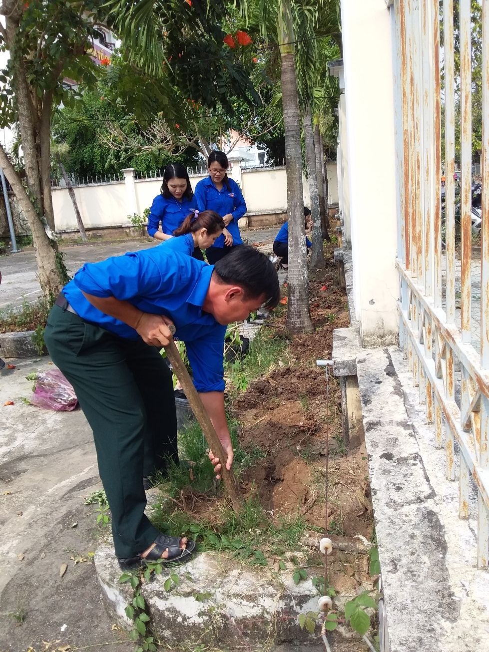 Công trình Thanh niên 2018 “Vườn cây thuốc nam và cây hoa cỏ”