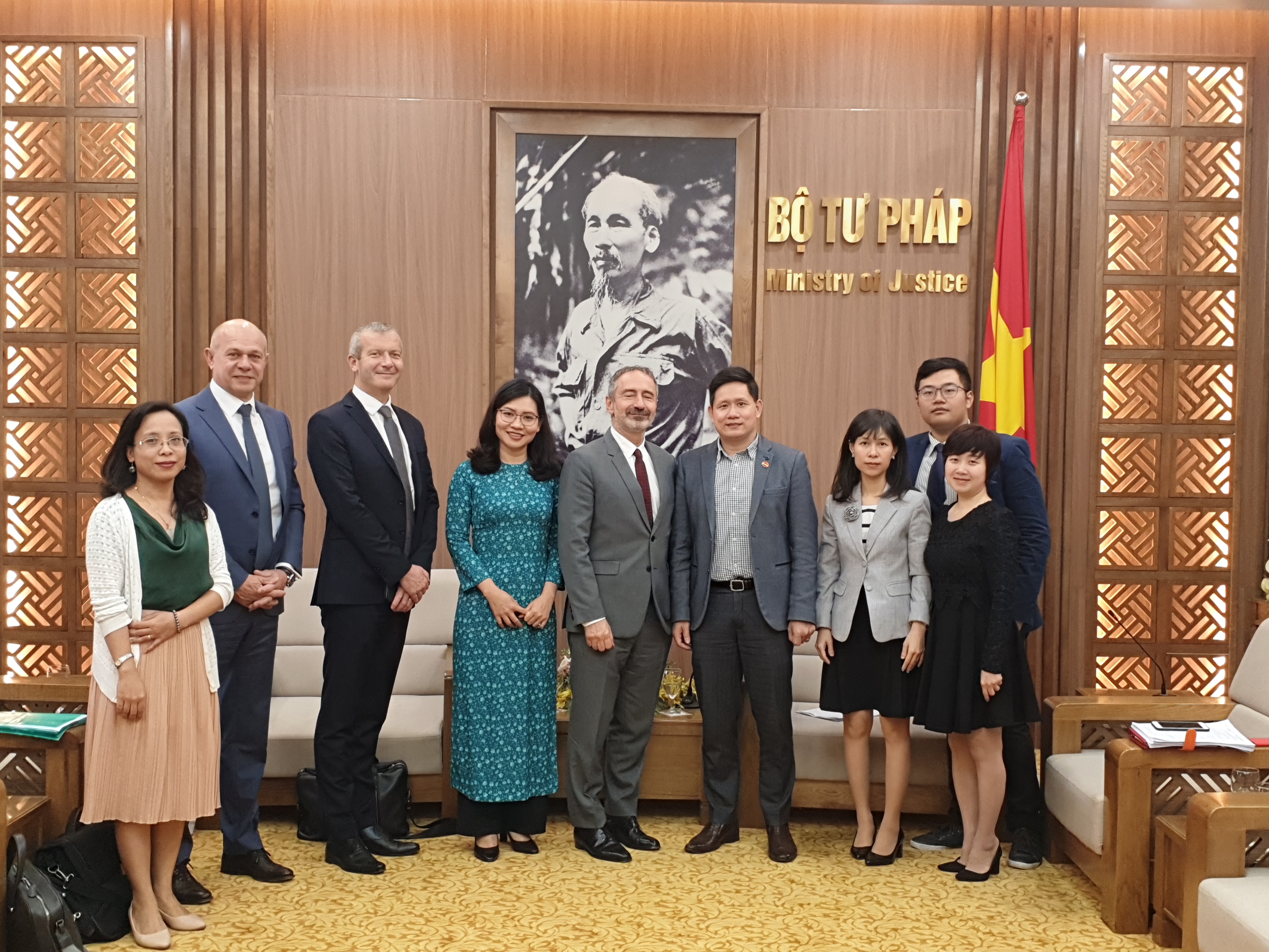 Vụ Hợp tác quốc tế tiếp Đoàn công tác của Hội đồng Thừa phát lại và Đấu giá viên quốc gia (Pháp)