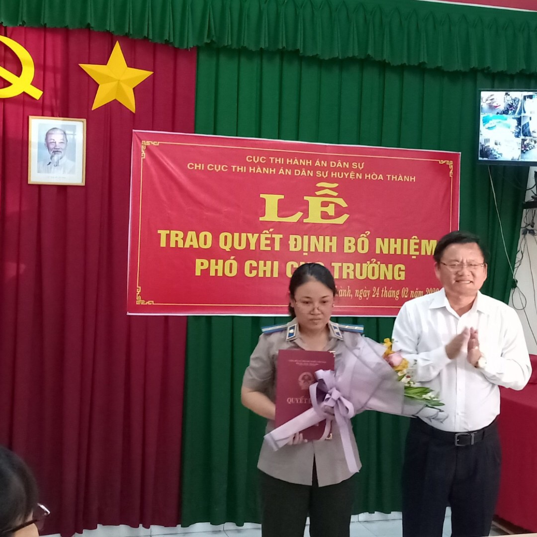 Công bố và trao Quyết định bổ nhiệm Phó Chi cục trưởng Chi cục Thi hành án dân sự (THADS) thị xã Hòa Thành