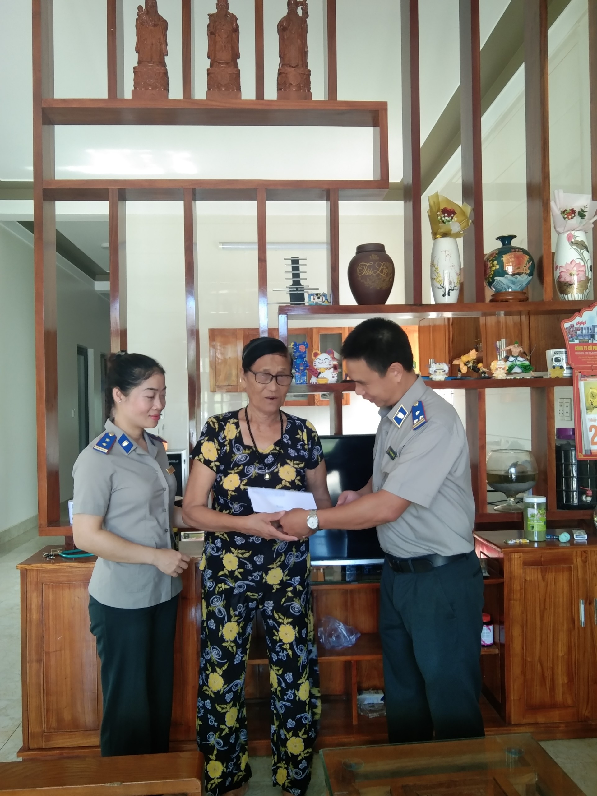 Cục Thi hành án dân sự tổ chức tri ân gia đình các thương binh, liệt sỹ nhân kỷ niệm 76 năm ngày Thương binh - Liệt sỹ (27/7/1947-27/7/2023)