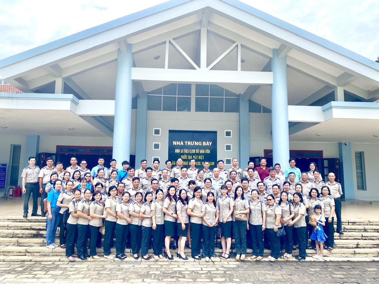 Cục Thi hành án dân sự tỉnh Tây Ninh và Cục Thi hành án dân sự tỉnh Vĩnh Long tổ chức hoạt động về nguồn, giao lưu kỷ niệm 78 năm Ngày truyền thống Thi hành án dân sự (19/7/1946-19/7/2024).