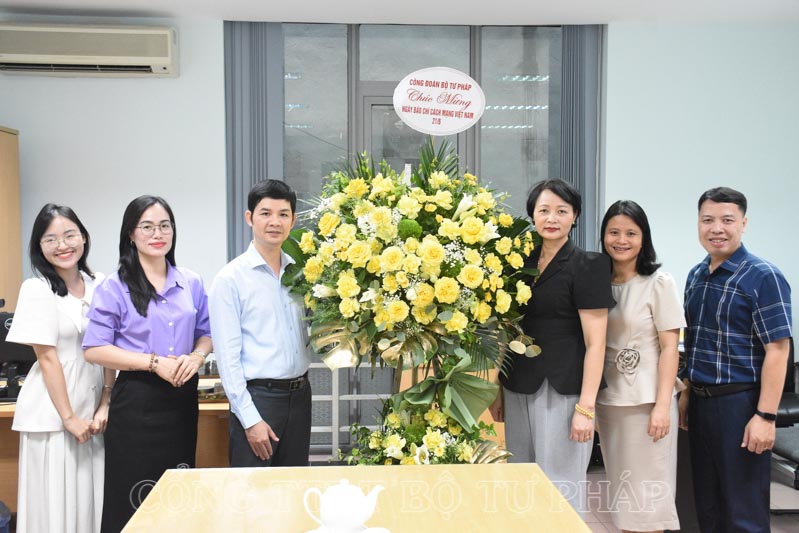 Các đơn vị thuộc Bộ Tư pháp chúc mừng Cổng Thông tin điện tử Bộ Tư pháp nhân Ngày Báo chí CMVN