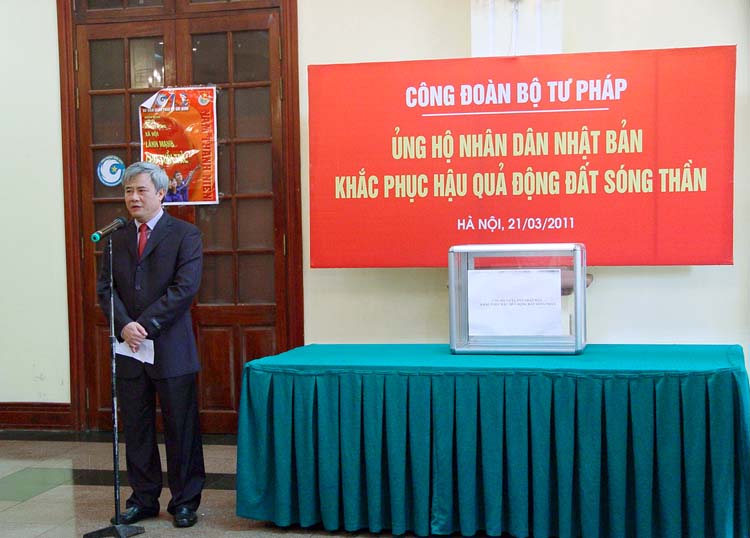 Leaders and staff at Ministry of Justice shares the pain of Japanese disaster victims