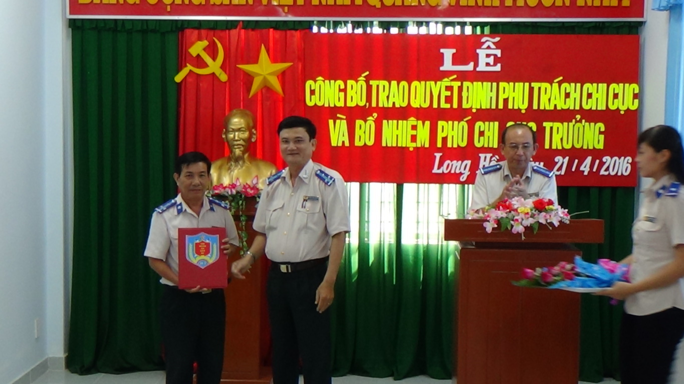 21042016-TraoQuyetDinh2