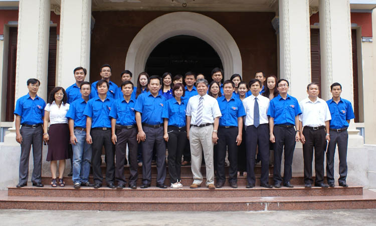 Đoàn viên chụp ảnh kỷ niệm