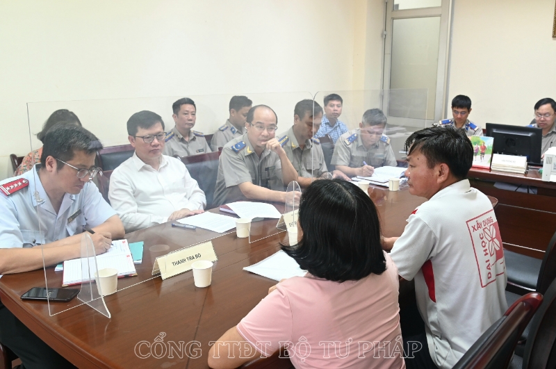 Thứ trưởng Bộ Tư pháp Mai Lương Khôi tiếp công dân định kỳ tháng 6/2023