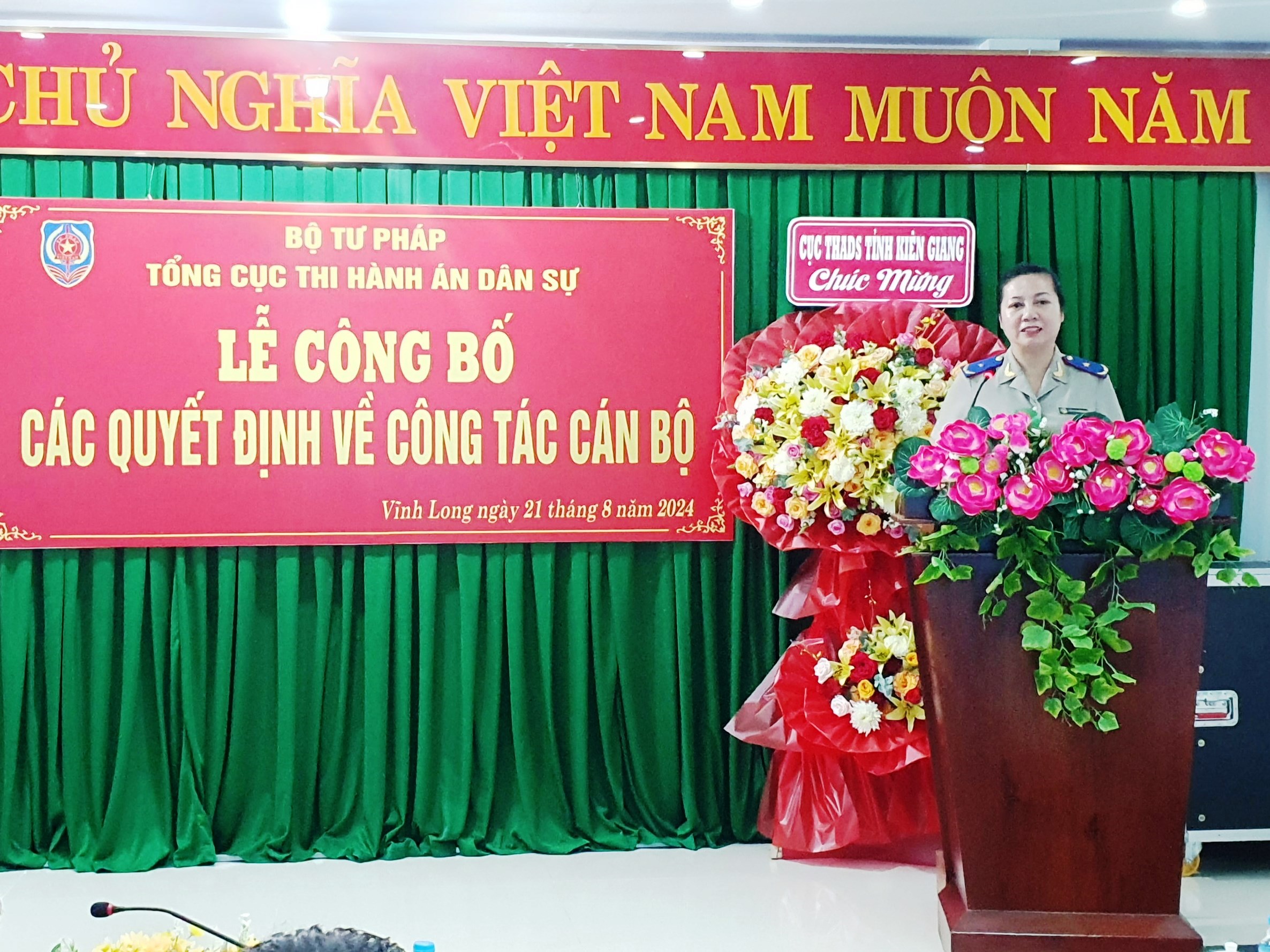 TRAO QUYẾT ĐỊNH GIAO QUYỀN CỤC TRƯỞNG VÀ BỔ NHIỆM PHÓ CỤC TRƯỞNG THI HÀNH ÁN DÂN SỰ TỈNH VĨNH LONG