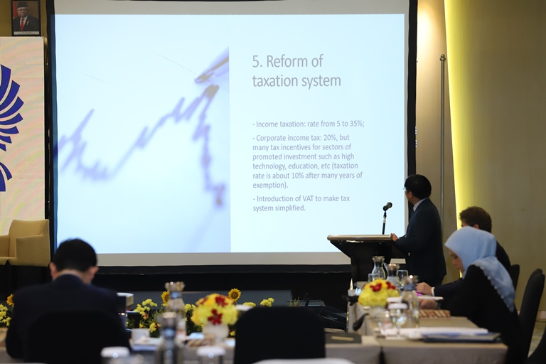 Đại diện Viện Chiến lược và Khoa học pháp lý, Bộ Tư pháp dự Hội thảo quốc tế về chính sách công tại Indonesia