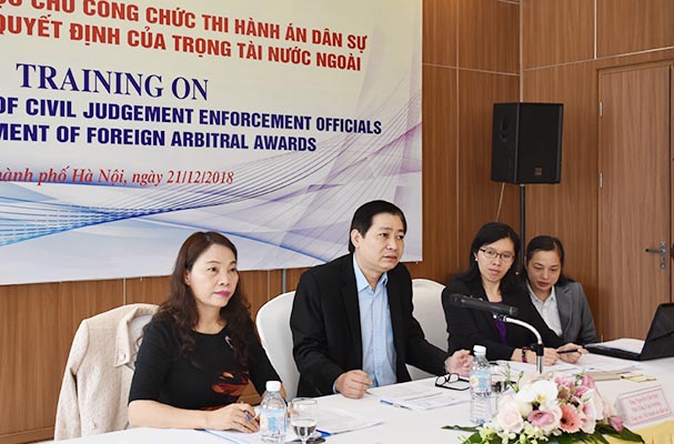 Nâng cao năng lực cho công chức thi hành án dân sự trong thi hành quyết định của trọng tài nước ngoài