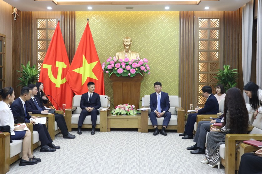 Thứ trưởng Nguyễn Thanh Tịnh tiếp Giám đốc Sở Tư pháp khu tự trị dân tộc Choang, tỉnh Quảng Tây (Trung Quốc)