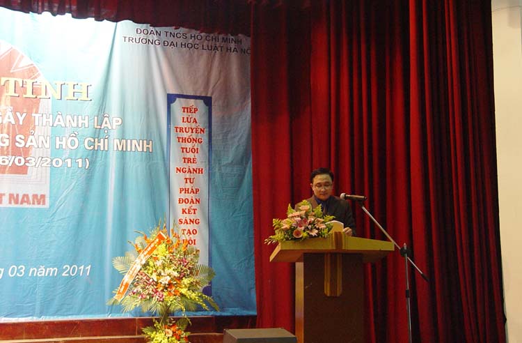 Bí thư Đoàn Bộ phát biểu