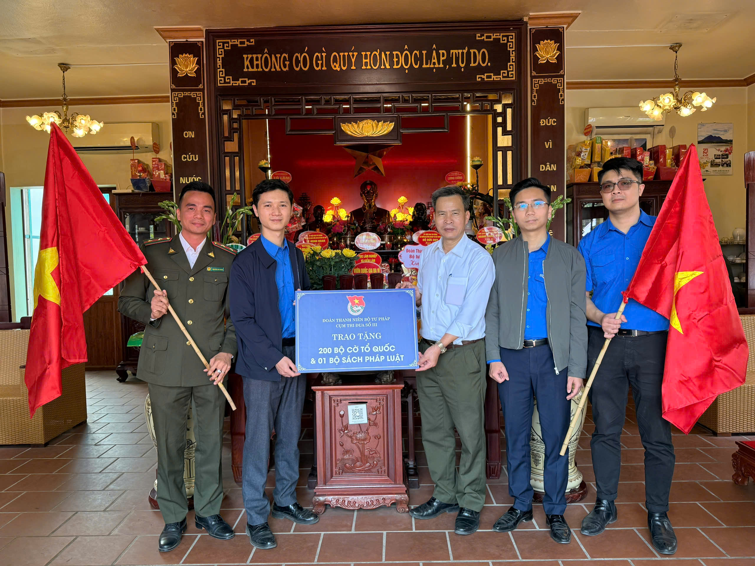 Chi đoàn Viện Chiến lược và khoa học pháp lý hưởng ứng tháng thanh niên năm 2025