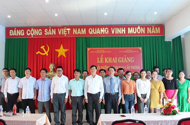Trường Trung cấp Luật Buôn Ma Thuột tổ chức Lễ khai giảng lớp bồi dưỡng lãnh đạo cấp phòng