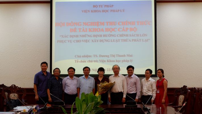 Tin nghiệm thu đề tài khoa học cấp Bộ “Xác định những định hướng chính sách lớn phục vụ cho việc xây dựng Luật Thừa phát lại”