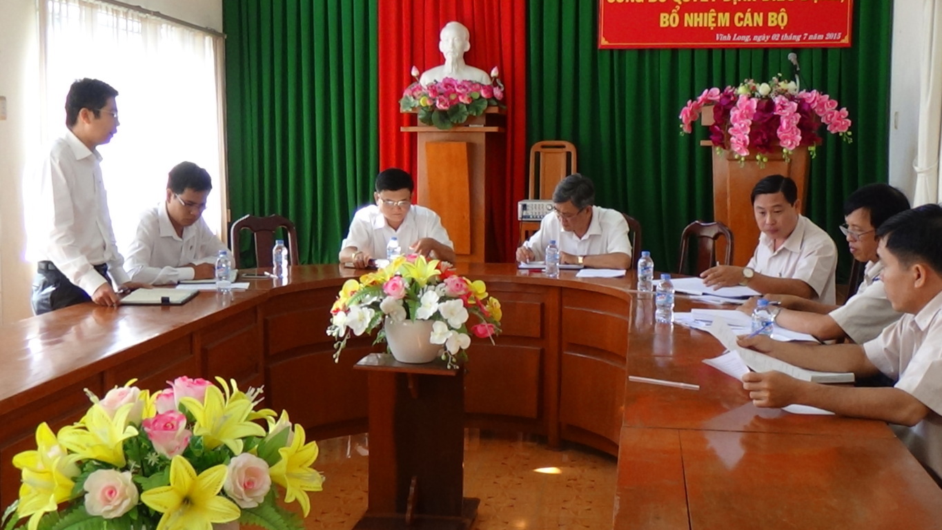 Họp giải quyết án liên quan đến Ngân hàng Sacombank Chi nhánh Vĩnh Long