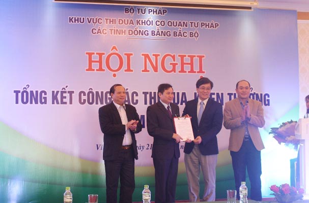 Thủ trưởng đơn vị phải trực tiếp lãnh đạo công tác thi đua – khen thưởng