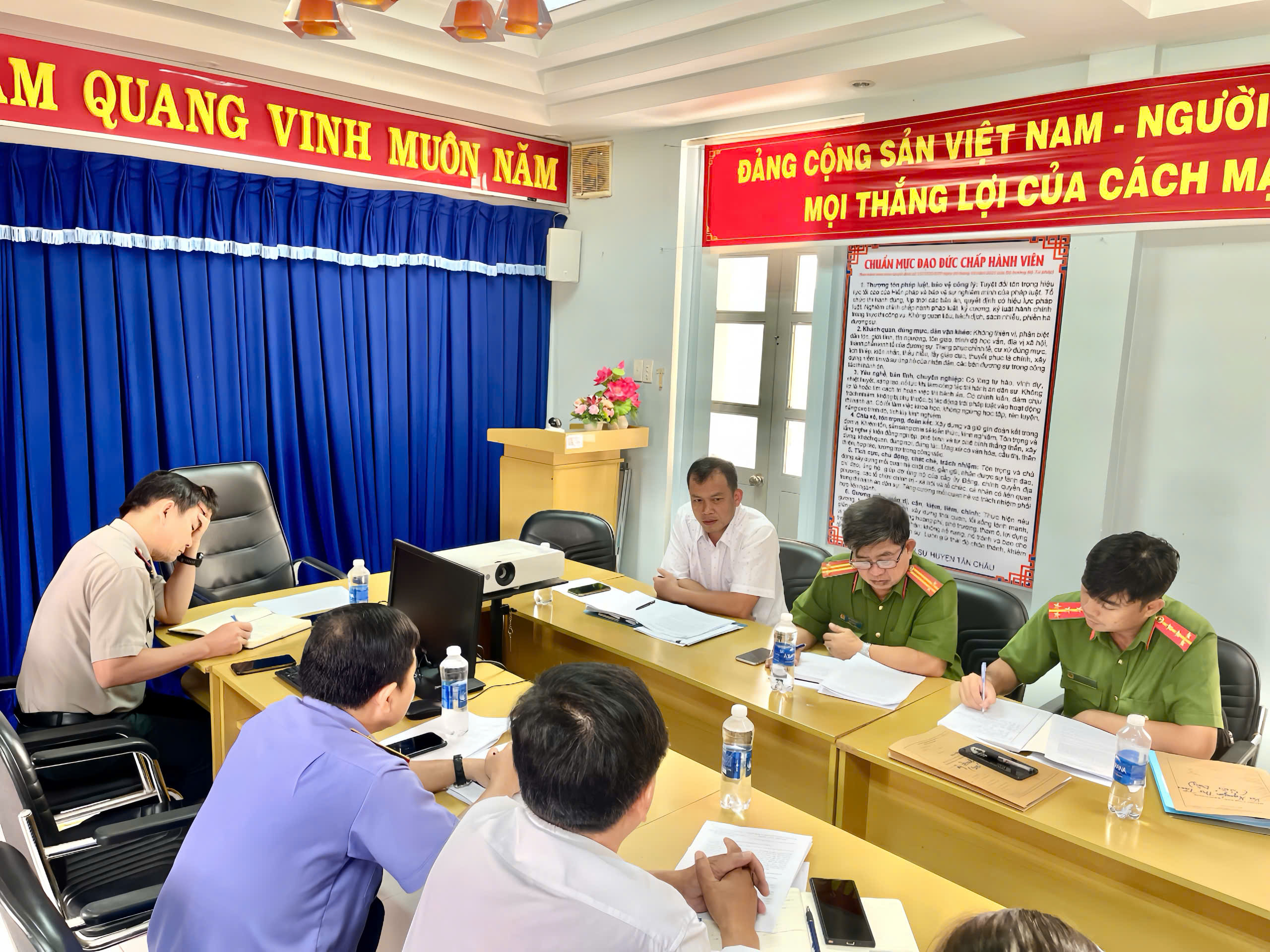 Liên ngành Chi cục Thi hành án dân sự - Công an - Viện kiểm sát - Tòa án nhân dân huyện Tân Châu tổ chức họp đề xuất hướng giải quyết đối với các vụ việc có khó khăn, vướng mắc trong quá trình tổ chức thi hành án