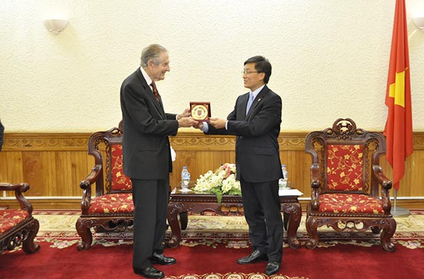 Tiếp xã giao nguyên Chánh án Tòa Phúc thẩm khu vực 9 Hoa Kỳ