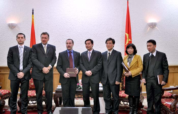 Deputy Minister Le Hong Son received Hungarian Deputy State Secretary for e-Government, Ministry of Public Administration and Justice