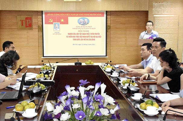 Chi bộ Nhà xuất bản Tư pháp tổ chức học tập, quán triệt Nghị quyết Đại hội lần thứ XIII của Đảng