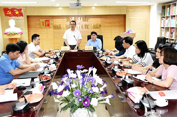 Củng cố, tăng cường quan hệ phối hợp giữa NXB Tư pháp và NXB Chính trị quốc gia Sự thật