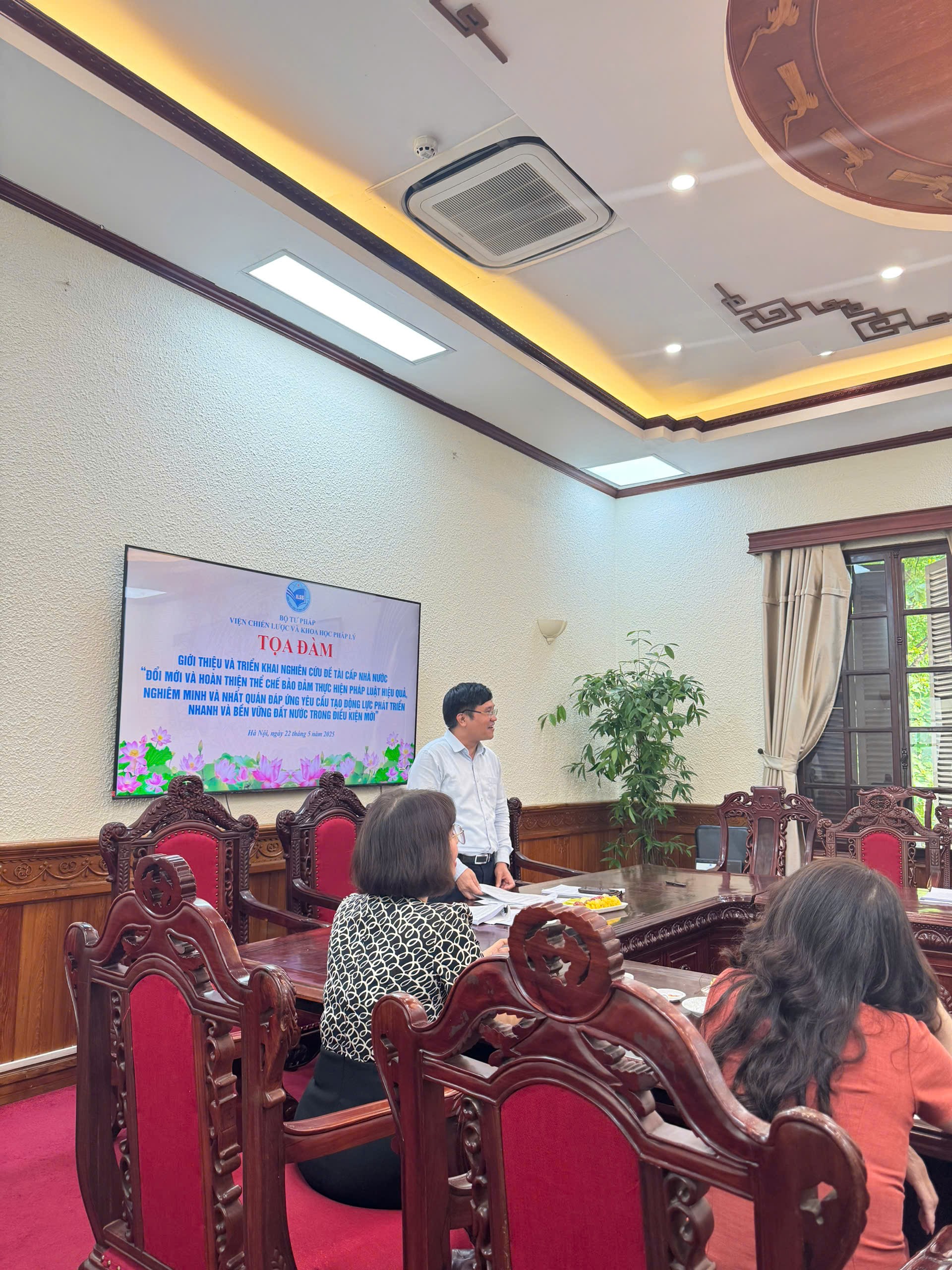 Tọa đàm triển khai Đề tài cấp Nhà nước “Đổi mới và hoàn thiện thể chế bảo đảm thực hiện pháp luật hiệu quả, nghiêm minh và nhất quán đáp ứng yêu cầu tạo động lực phát triển nhanh và bền vững đất nước trong điều kiện mới”