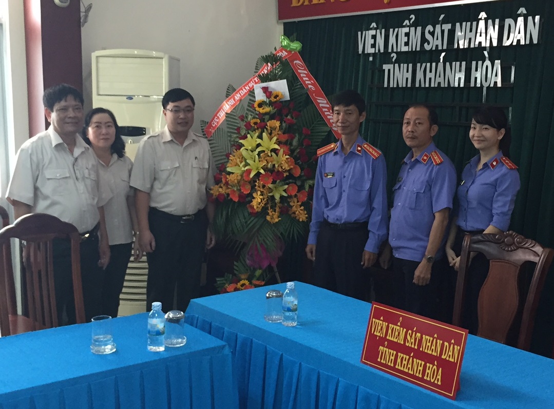 Lãnh đạo Cục chúc mừng Viện Kiểm sát nhân dân tỉnh nhân dịp 55 năm ngày thành lập ngành Kiểm sát nhân dân (26/7/1960-26/7/2015)