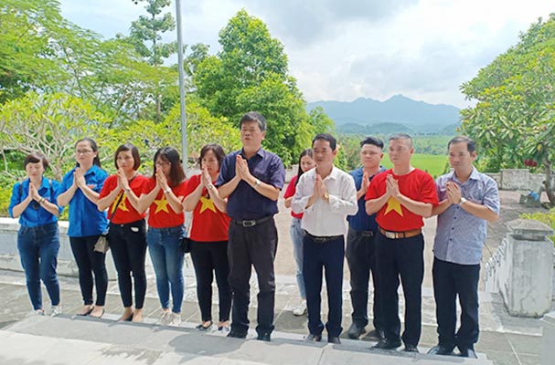 Tạp chí Dân chủ và Pháp luật tổ chức sinh hoạt chính trị “về nguồn”