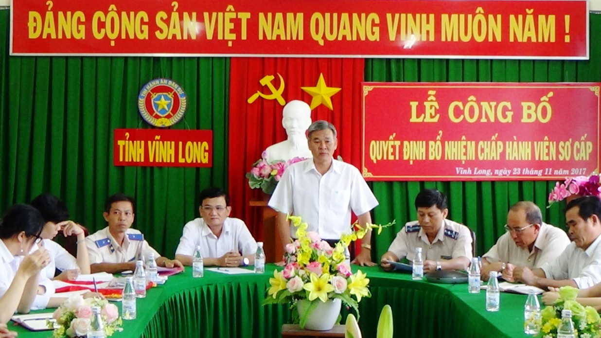 Cục Thi hành án dân sự tỉnh Vĩnh Long tổ chức trao Quyết định bổ nhiệm Chấp hành viên sơ cấp năm 2017