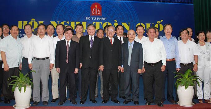 Các đại biểu chụp ảnh thân mật