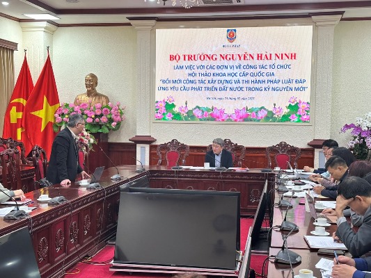 Bộ trưởng làm việc với các đơn vị về tình hình chuẩn bị tổ chức Hội thảo khoa học cấp quốc gia “Đổi mới công tác xây dựng và thi hành pháp luật đáp ứng yêu cầu phát triển đất nước trong kỷ nguyên mới ”
