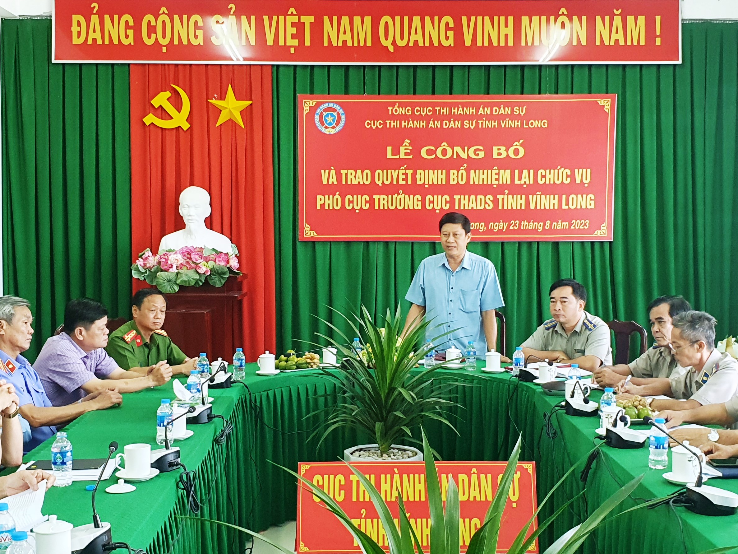 Cục Thi hành án dân sự tỉnh Vĩnh Long tổ chức Lễ công bố và trao Quyết định bổ nhiệm lại Phó Cục trưởng Cục Thi hành án dân sự tỉnh